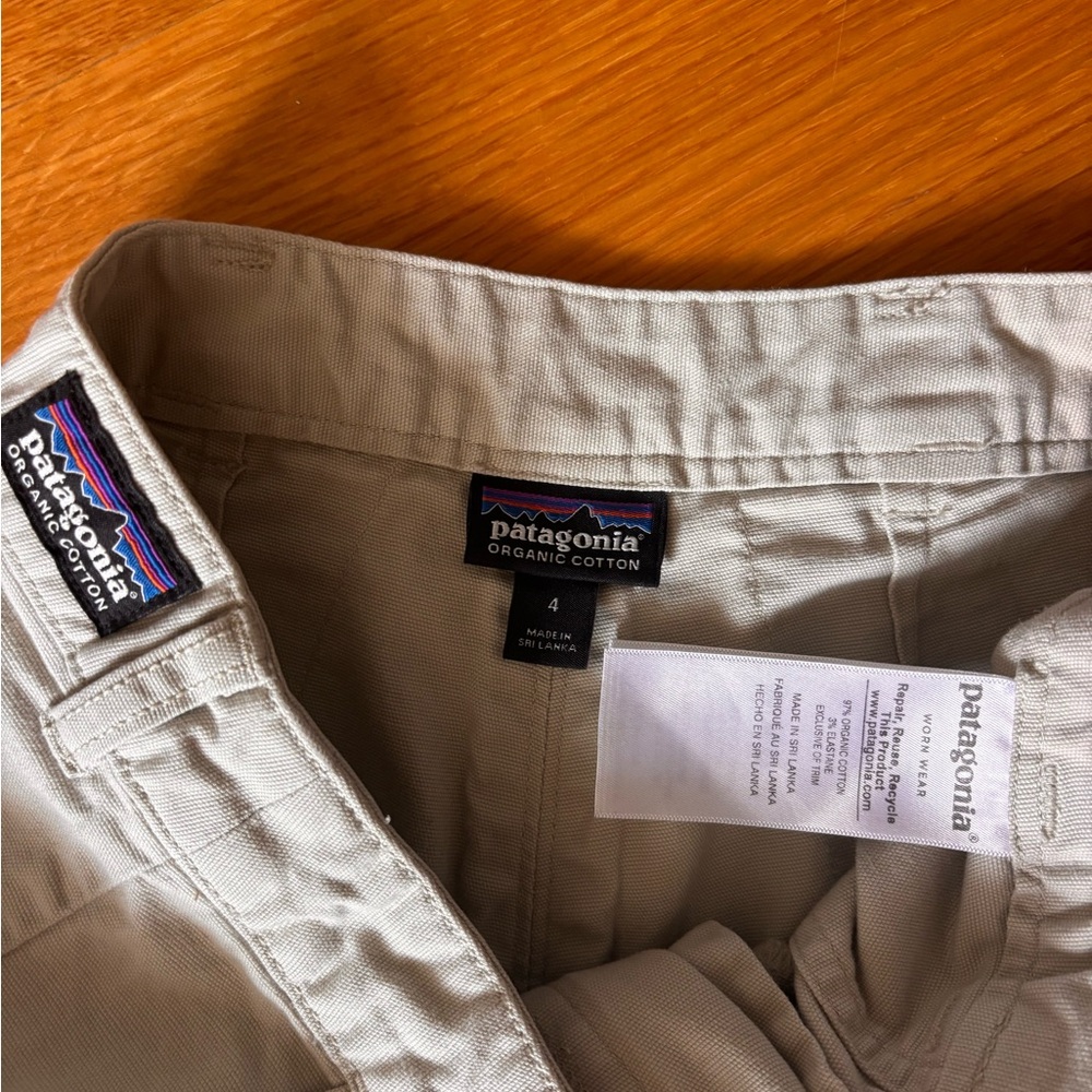 Patagonia stand up shorts in khaki - Picture 3 of 3